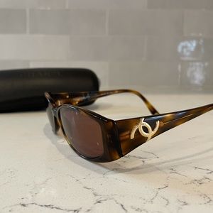 Chanel vintage brown tortoise sunglasses